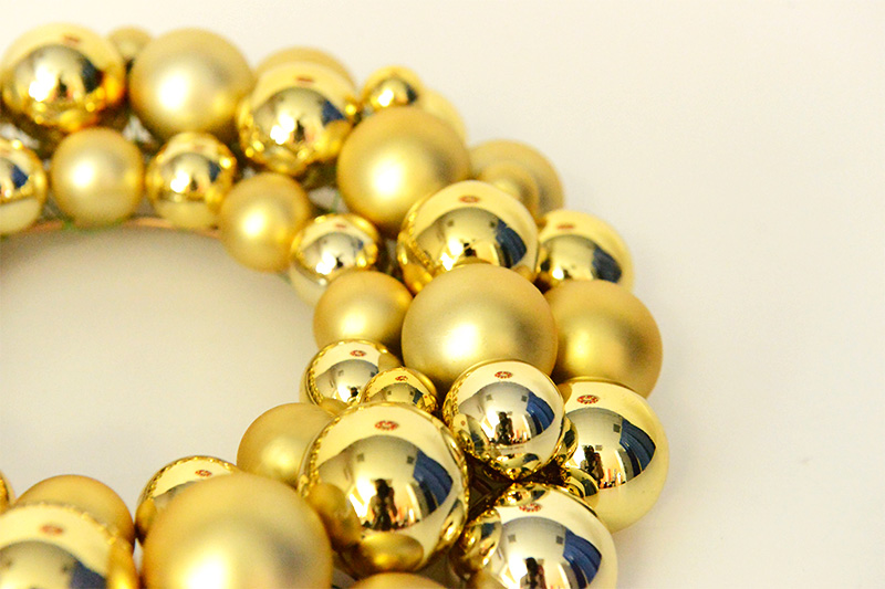 Věnec kouličkový 30cm zlatý matná/lesklá
