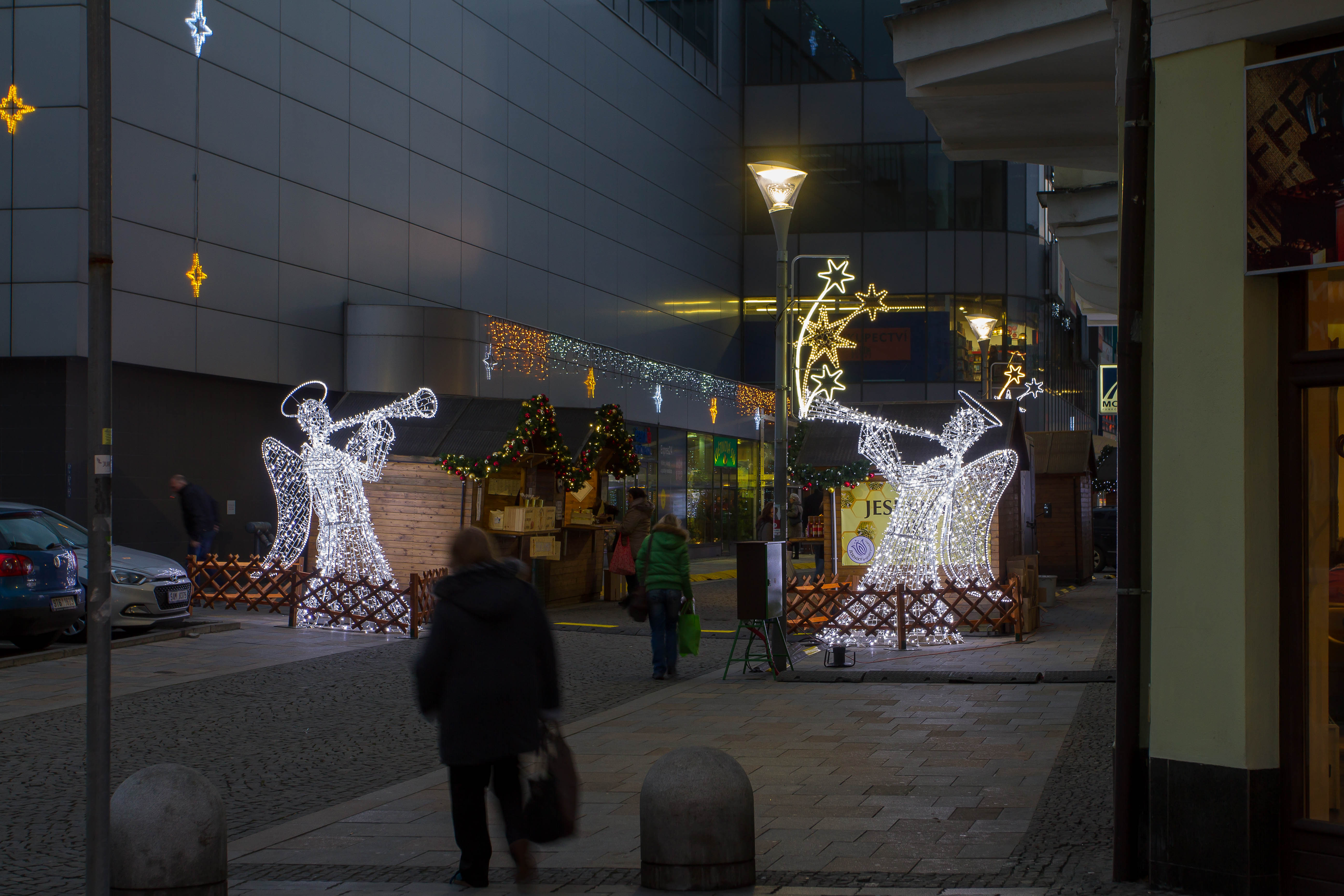 Anděl s trubkou nahoru N10/17 - 24 V - 300 x 137 x 260 cm