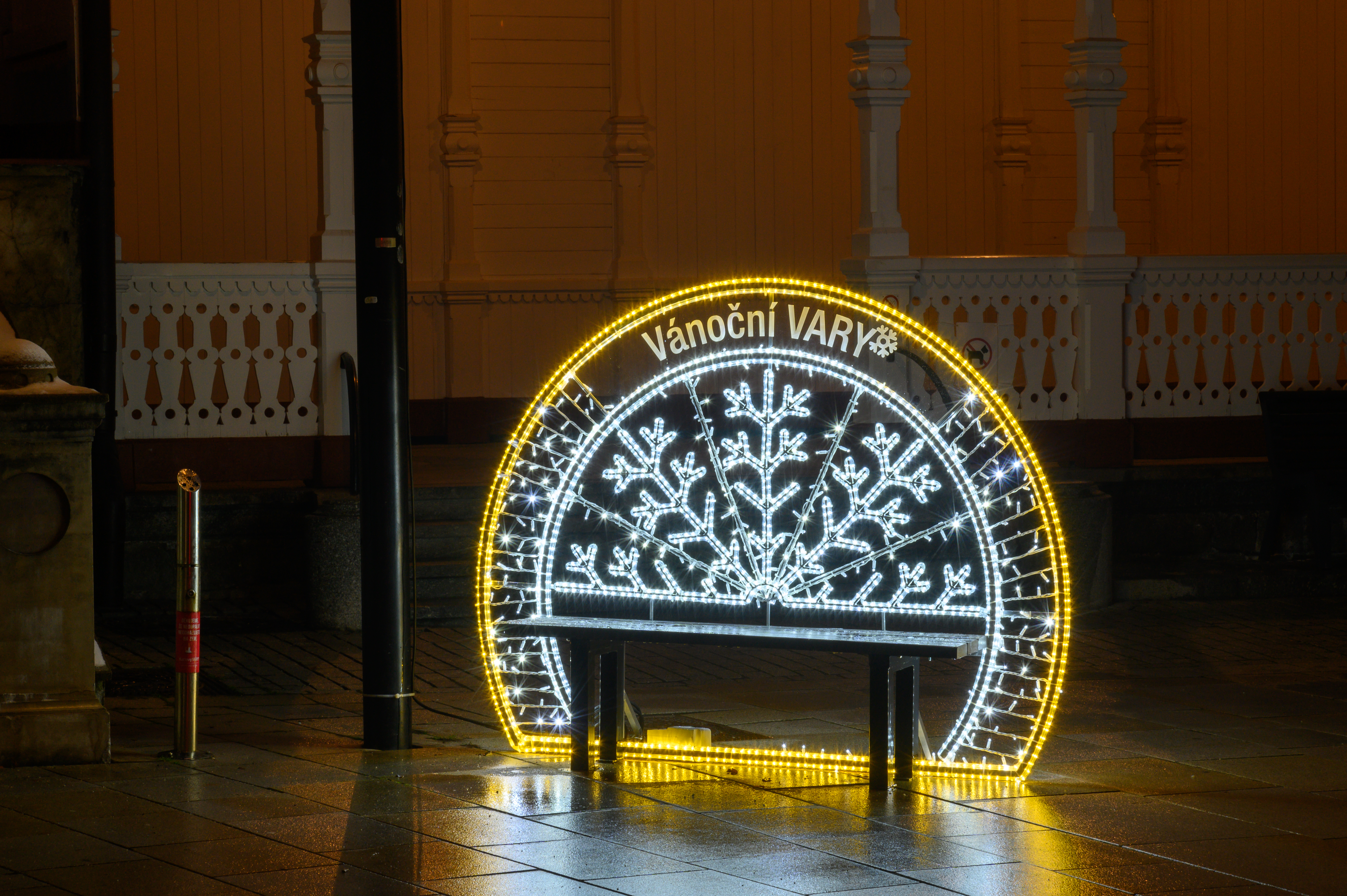 LED lavička půlvločka v oblouku + vsadka - N9/23 - 24 V - 155 x 201 cm 