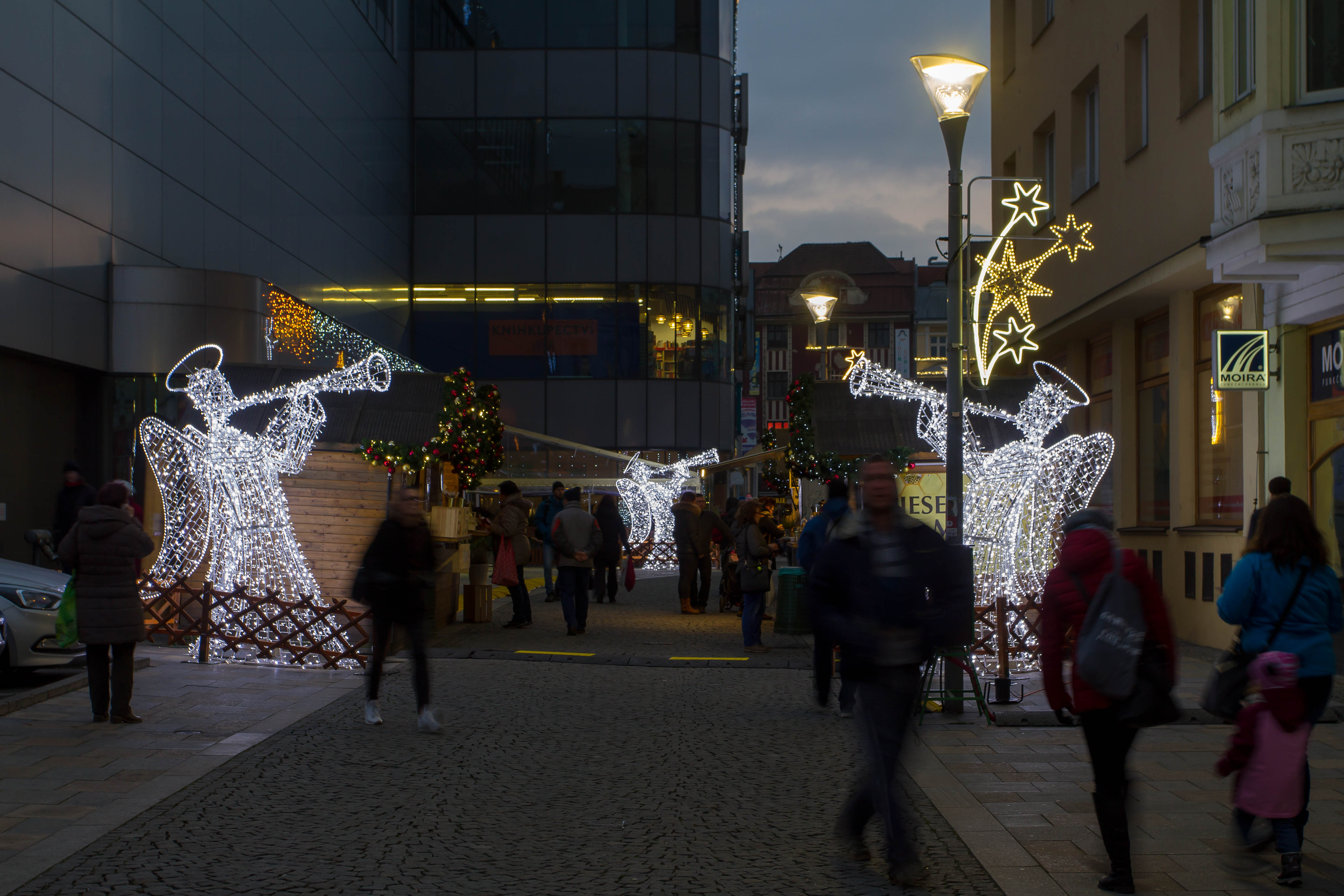 Anděl s trubkou nahoru N10/17 - 24 V - 300 x 137 x 260 cm