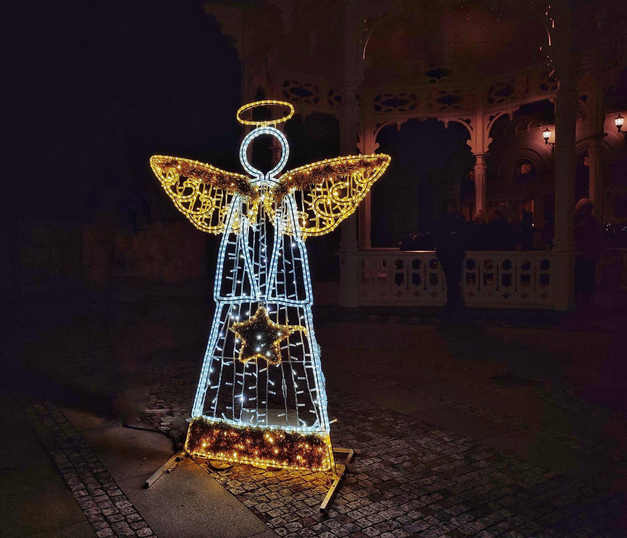 2D LED anděl se svatozáří - N18/21 - fotokoutek - 179 x 118 cm - solitér