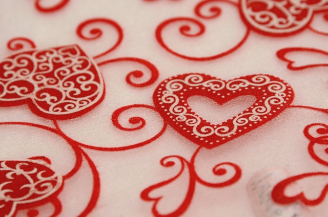 Organza bílá, červená srdce YHFT-615