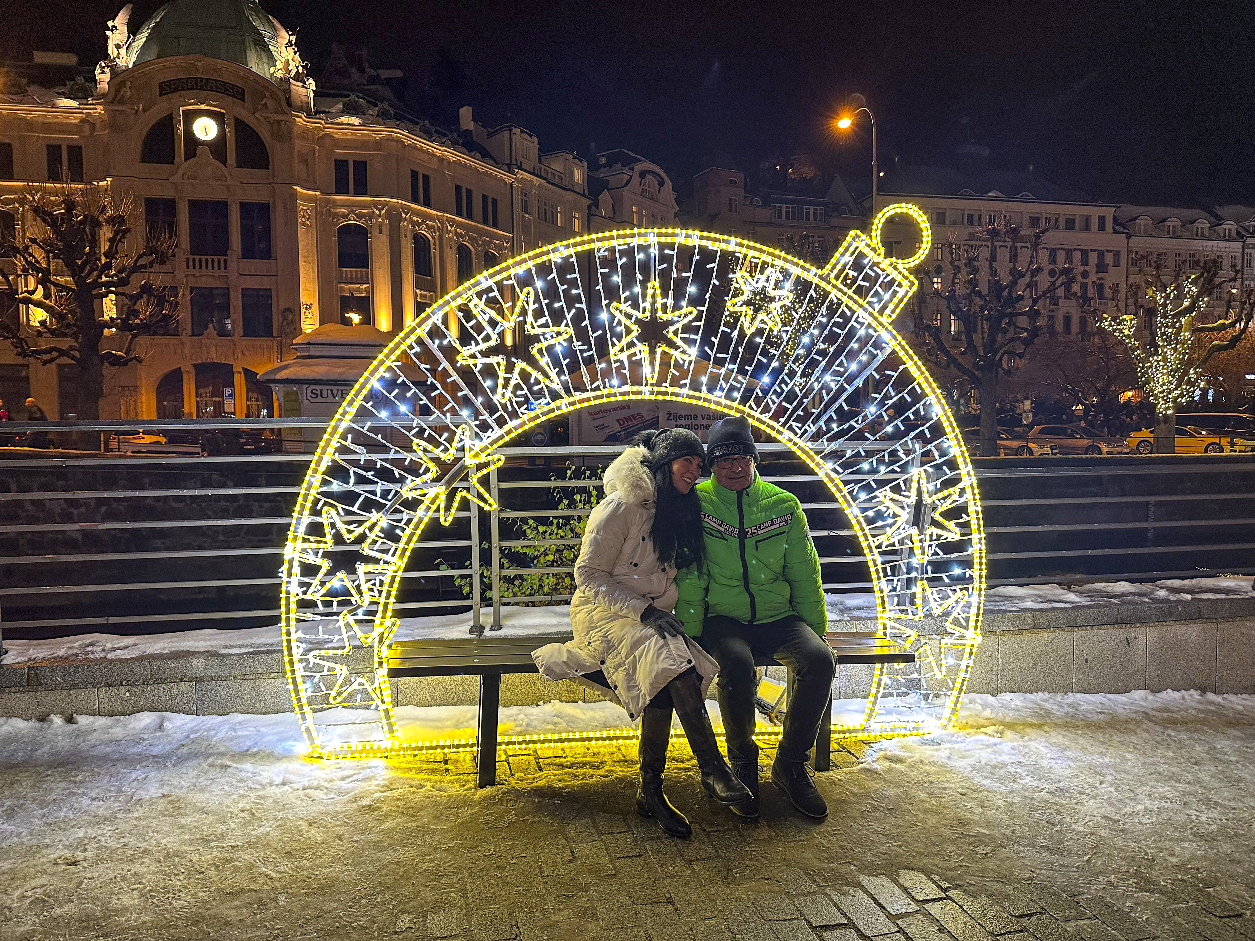 LED lavička půlkoule s hvězdami - N8/23 - 24 V - 221 x 283 cm 