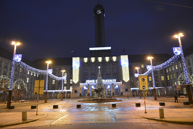 Světelný rampouch LEDIPLR-38 bílá/čk 1,5m, 304 LED křížový konektor